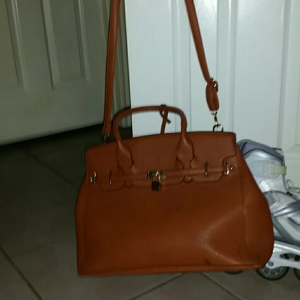 Large Leather  Shoulder Bag w lock